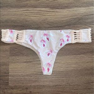 Acacia Bottoms